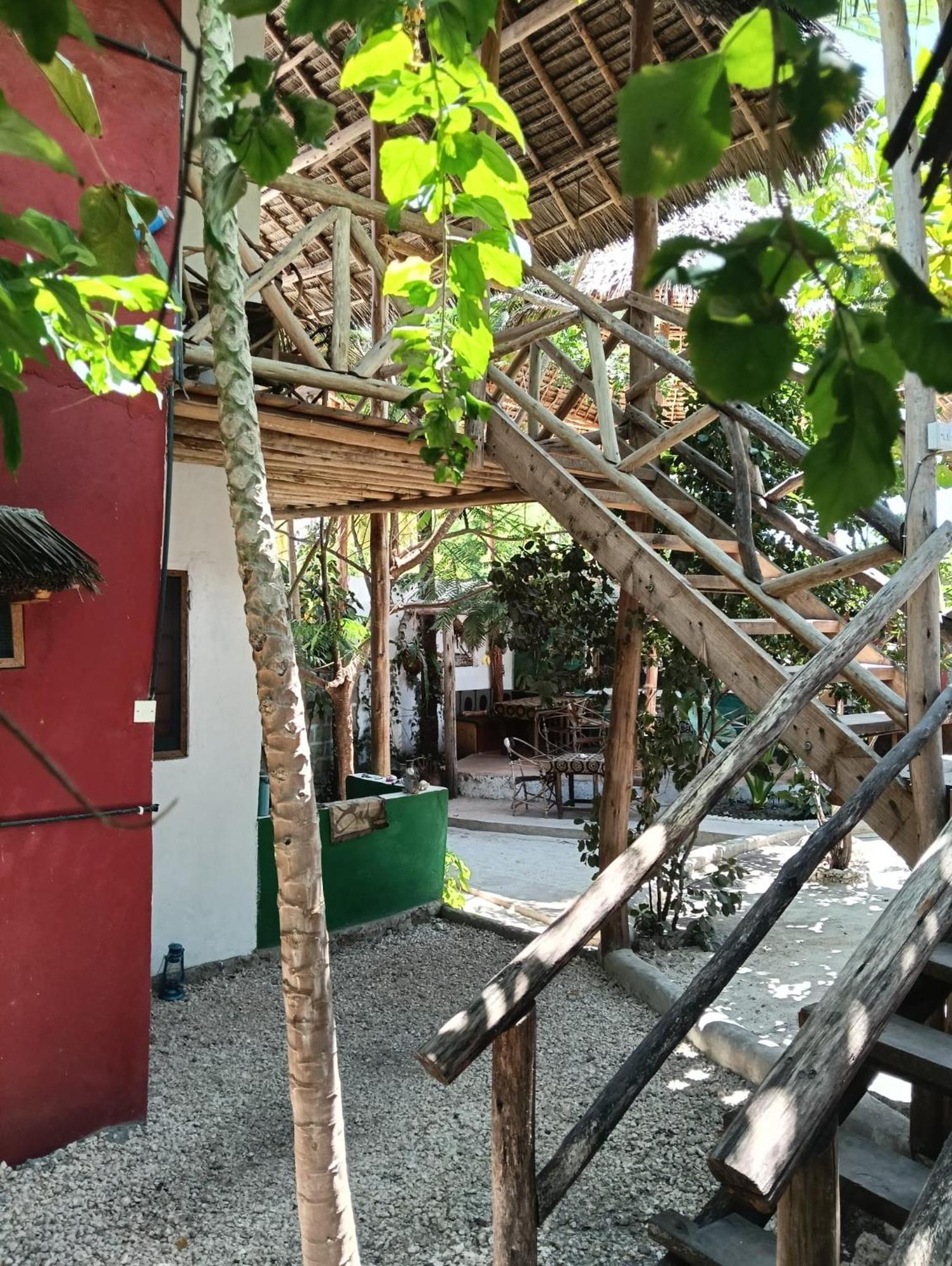 Mamarasta Bed & Breakfast Bwejuu Exterior photo